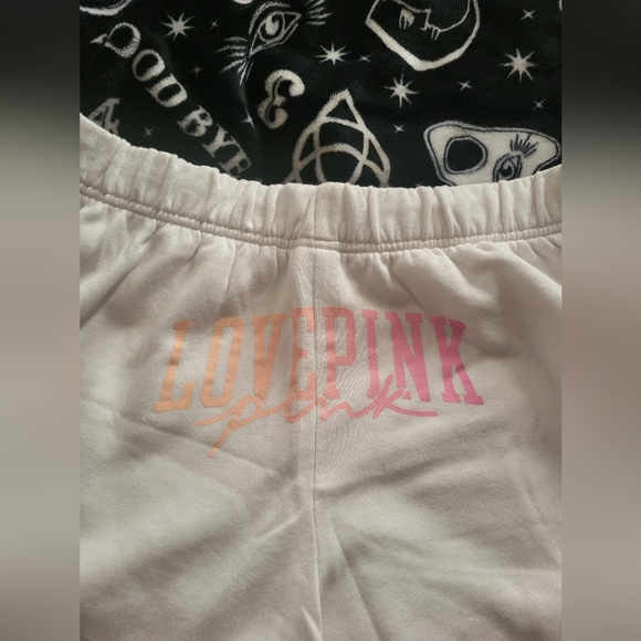 Vs pink varsity shorts~xl. - Picture 3 of 11